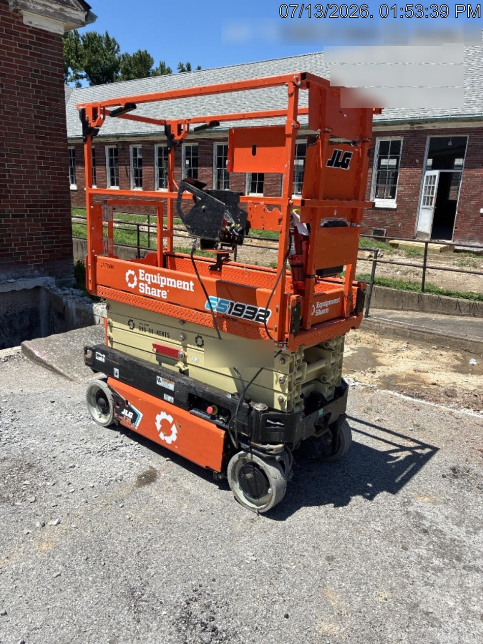 2023 JLG ES1932