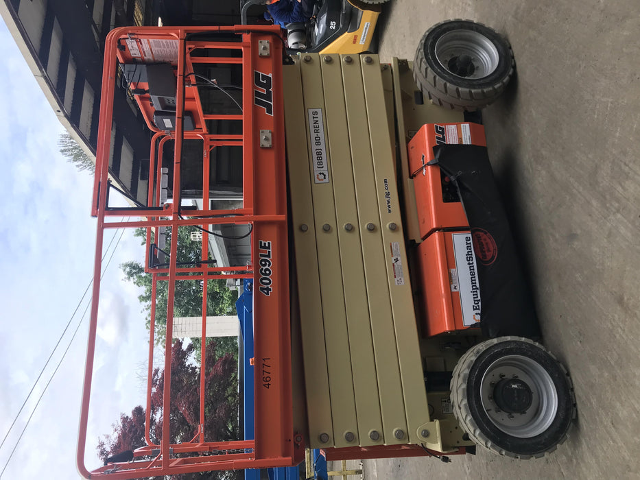 2019 JLG 4069LE