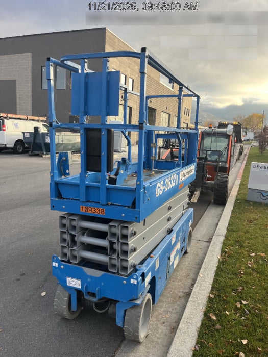 2020 Genie GS-2632 Solid NM Tires, Folding Rails with Half-Height Swing Gate, Beacon