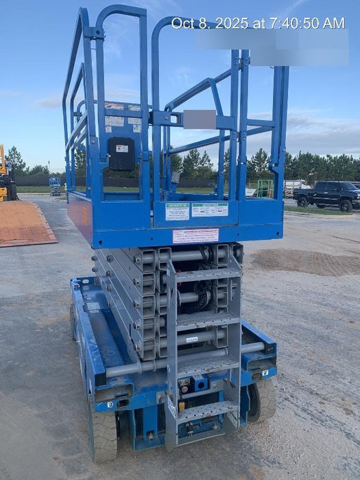 2019 Genie GS-4047 Folding rails with half height swing gate