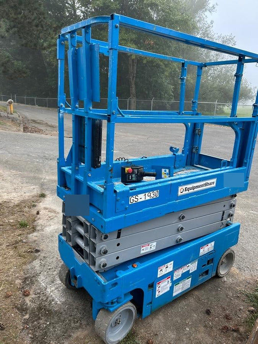 2020 Genie GS-1930 Solid Non Marking Tires, Beacon, Folding rails with half height swing gate, 800W Inverter