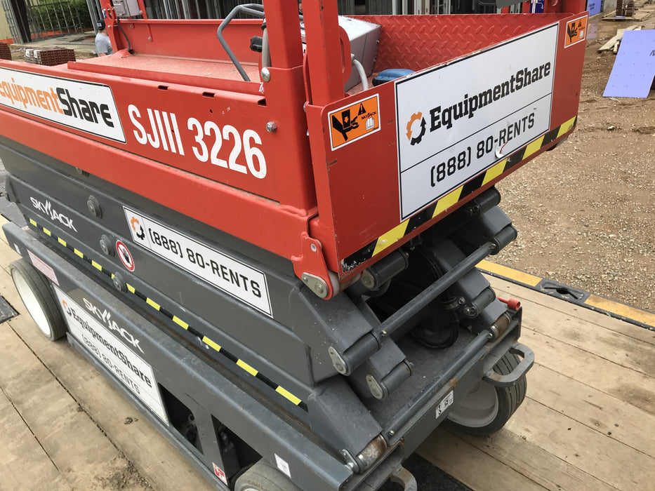 2018 Genie GS-3232 GS-3232 w/Folding rails, Half height swing gate