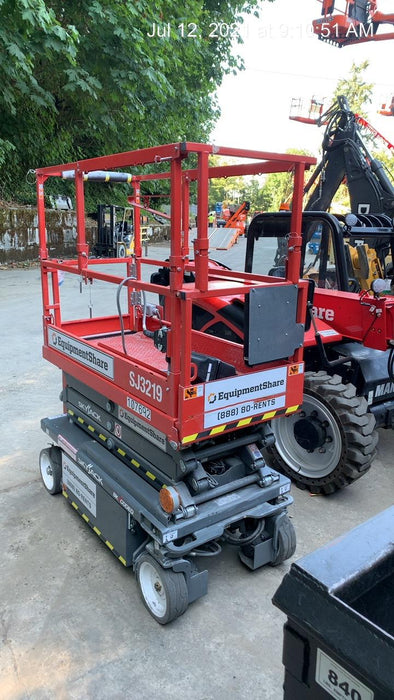 2020 Skyjack SJIII-3219 Solid NM Tires, Half height spring hinged entry gate, Dual Beacons, 800W Inverter