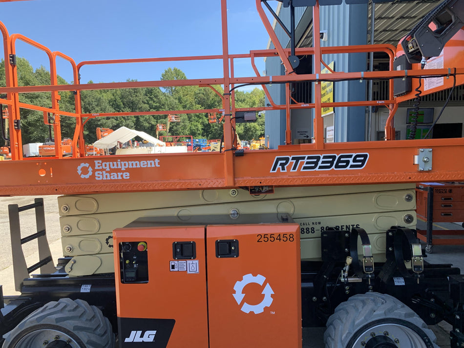 2022 JLG RT3369