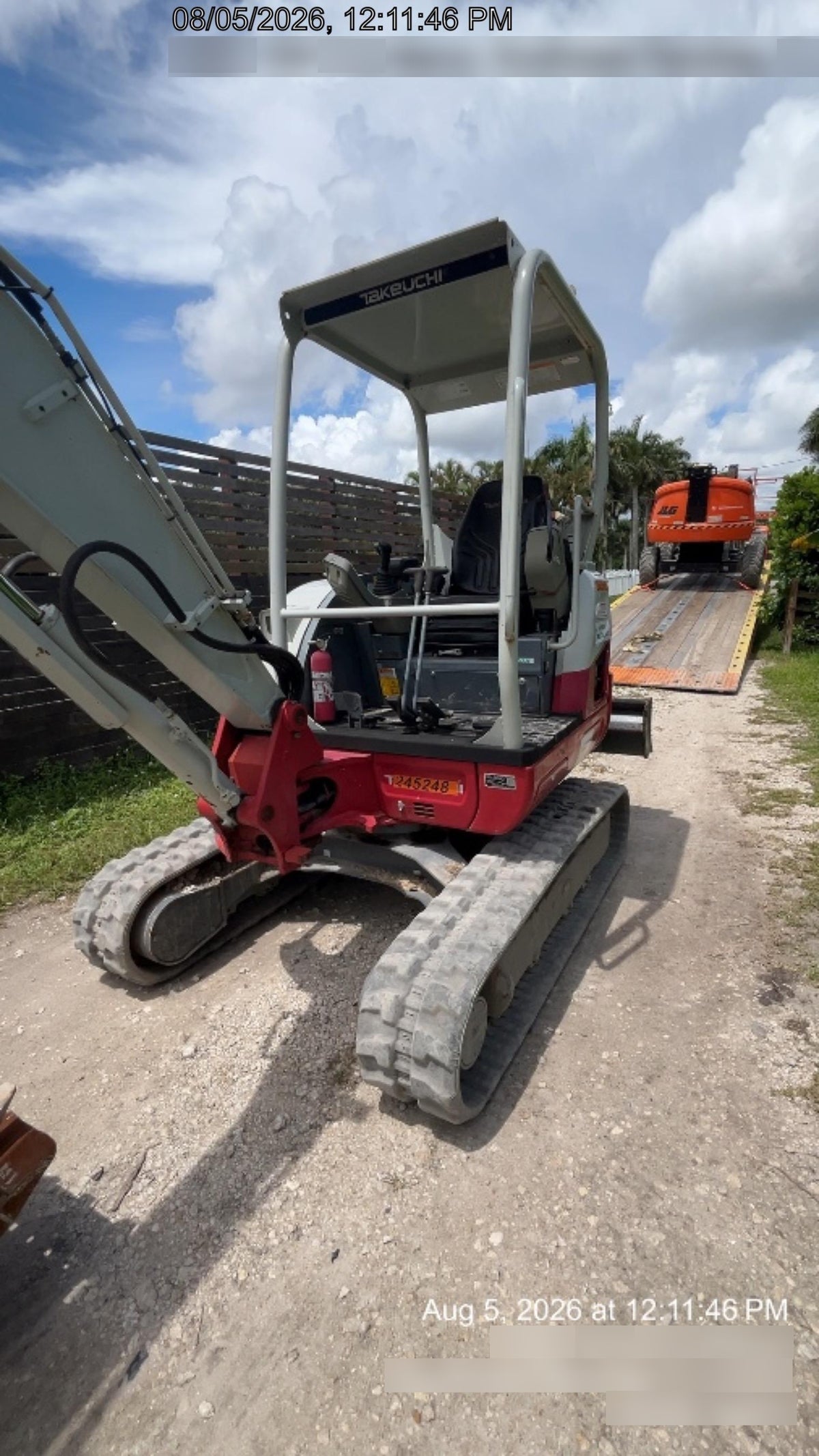 2022 TAKEUCHI TB235-2R