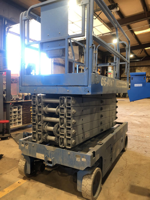 2019 Genie GS-4047 Folding rails with half height swing gate