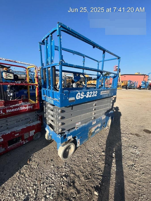 2020 Genie GS-3232 Standard, Folding half height swing gate, 800W Inverter