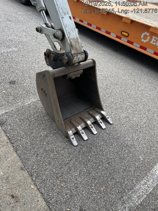 2025 TAKEUCHI 24" Bucket Takeuchi