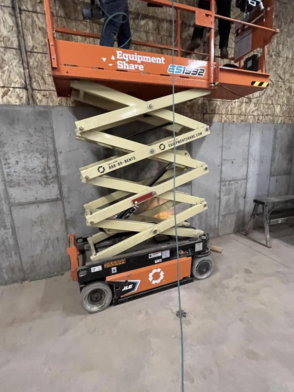 2022 JLG ES1932