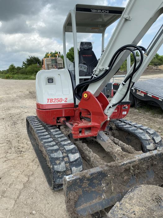 2021 TAKEUCHI TB250-2