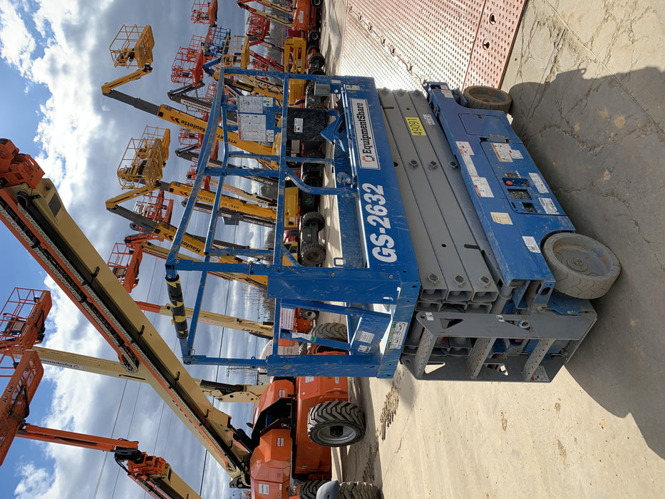 2019 Genie GS-2632 Folding rails with half height swing gate