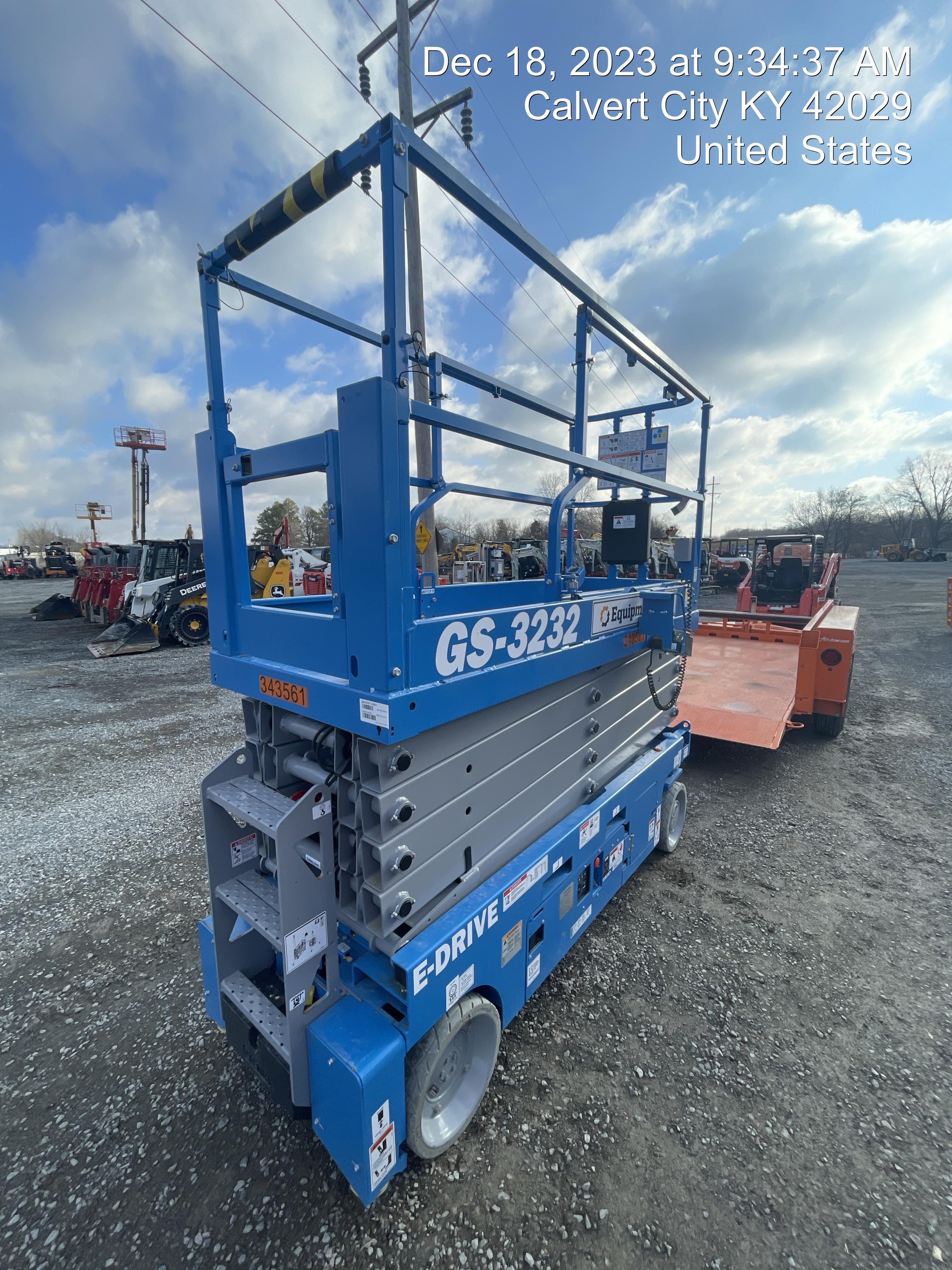 2023 GENIE GS-3232