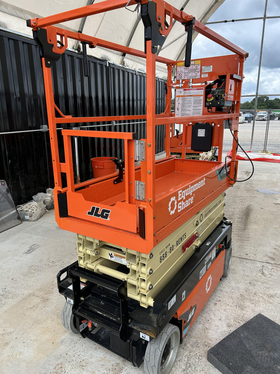2025 JLG ES1932