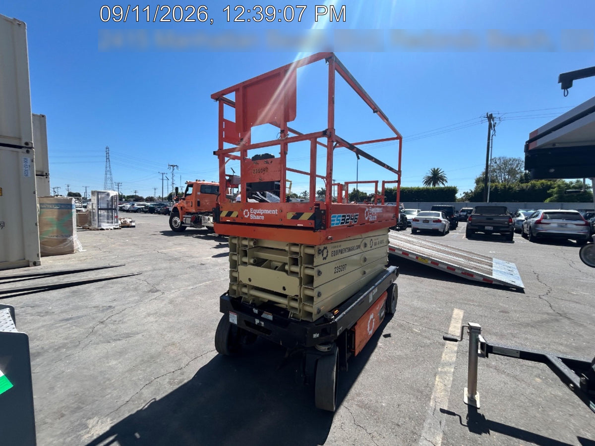 2022 JLG ES3246