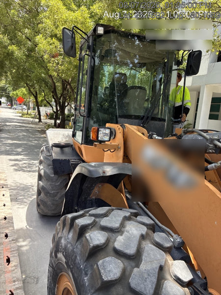 2016 Case 821F CLOSED CAB, JRB 418 STYLE HYD COUPLER