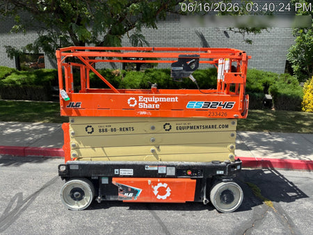 2022 JLG ES3246