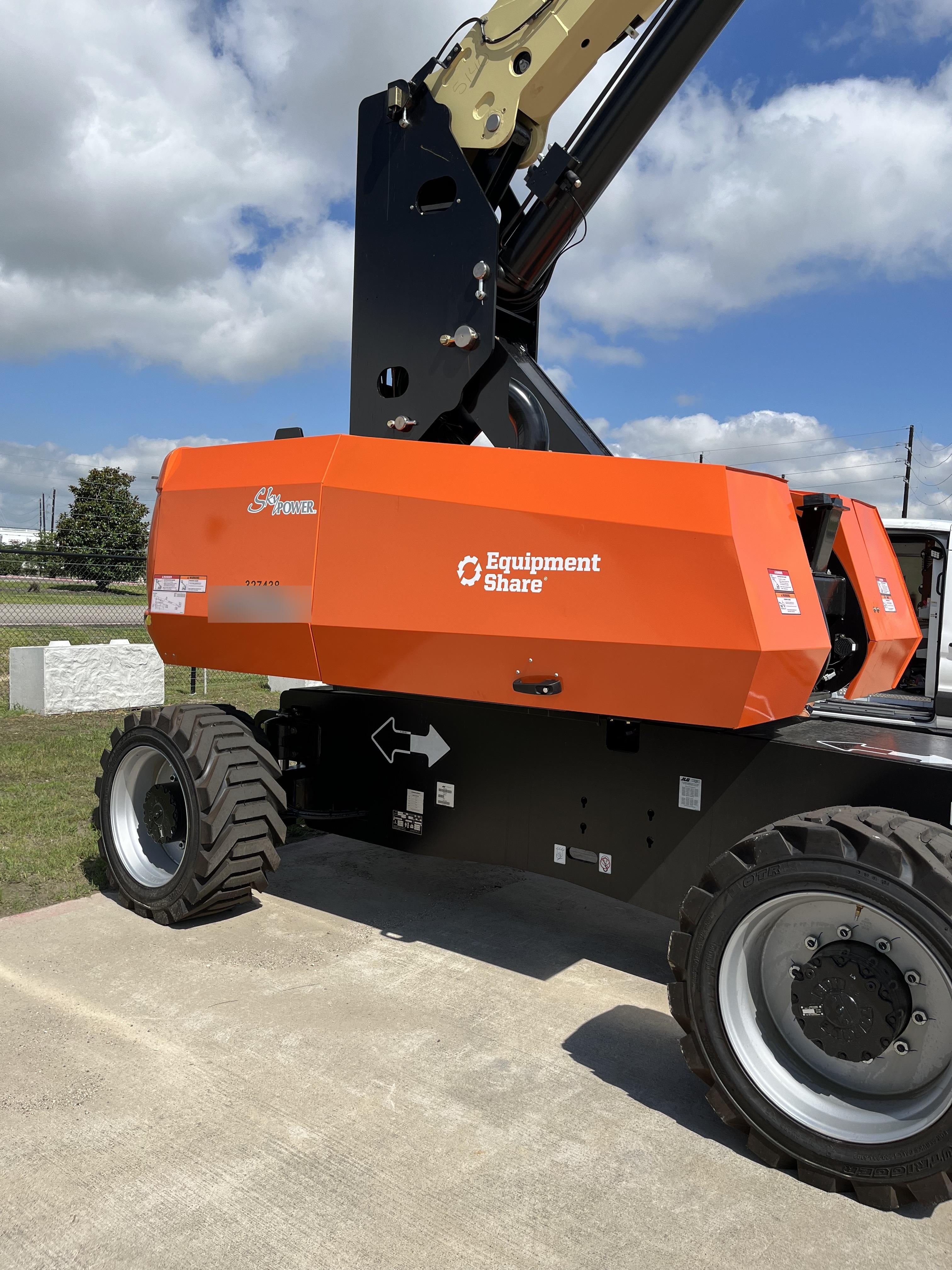 2023 JLG 860SJ