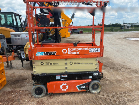 2022 JLG ES1932