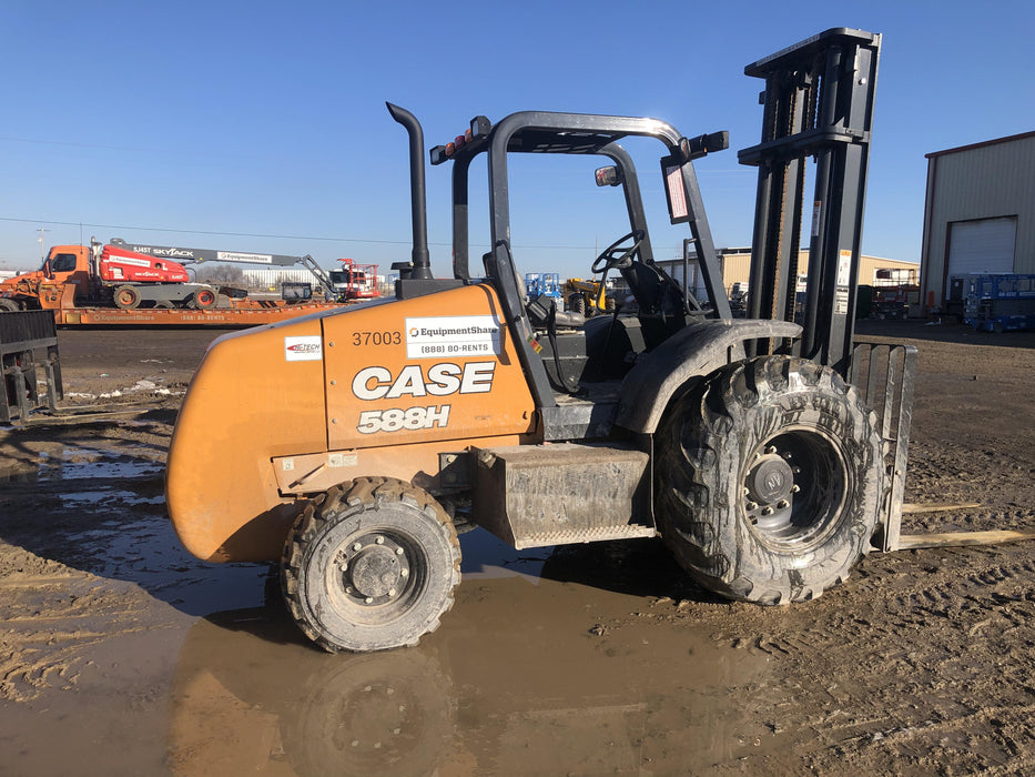 2019 CASE 588H