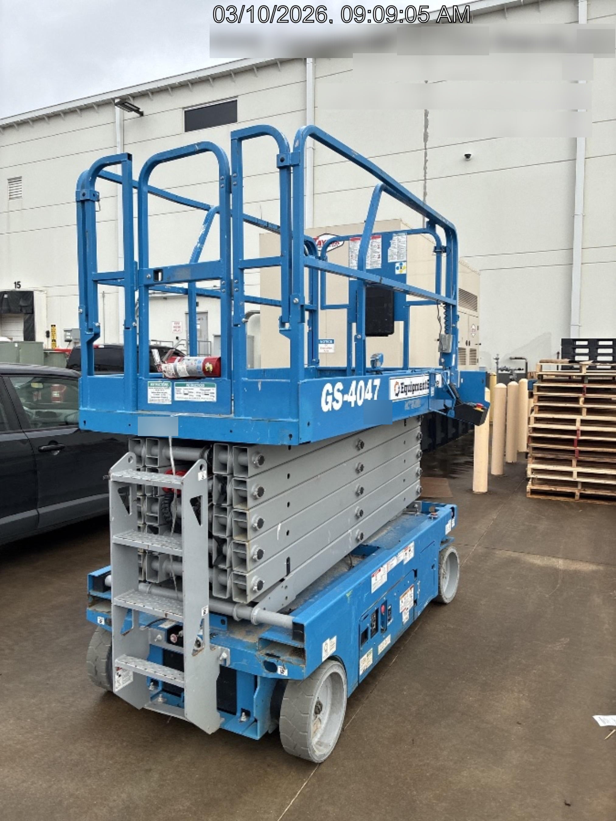 2019 Genie GS-4047 Folding rails with half height swing gate