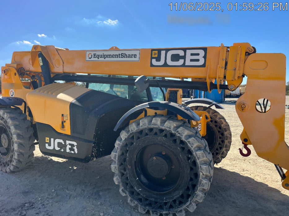 2019 JCB 509-42 Cab/Heat/Air, 74 HP, Solid Tires, STD Worklight, Beacon, Aux Hydraulics, Lifting Eye, Back up Alarm w/66" Carriage/60" Forks