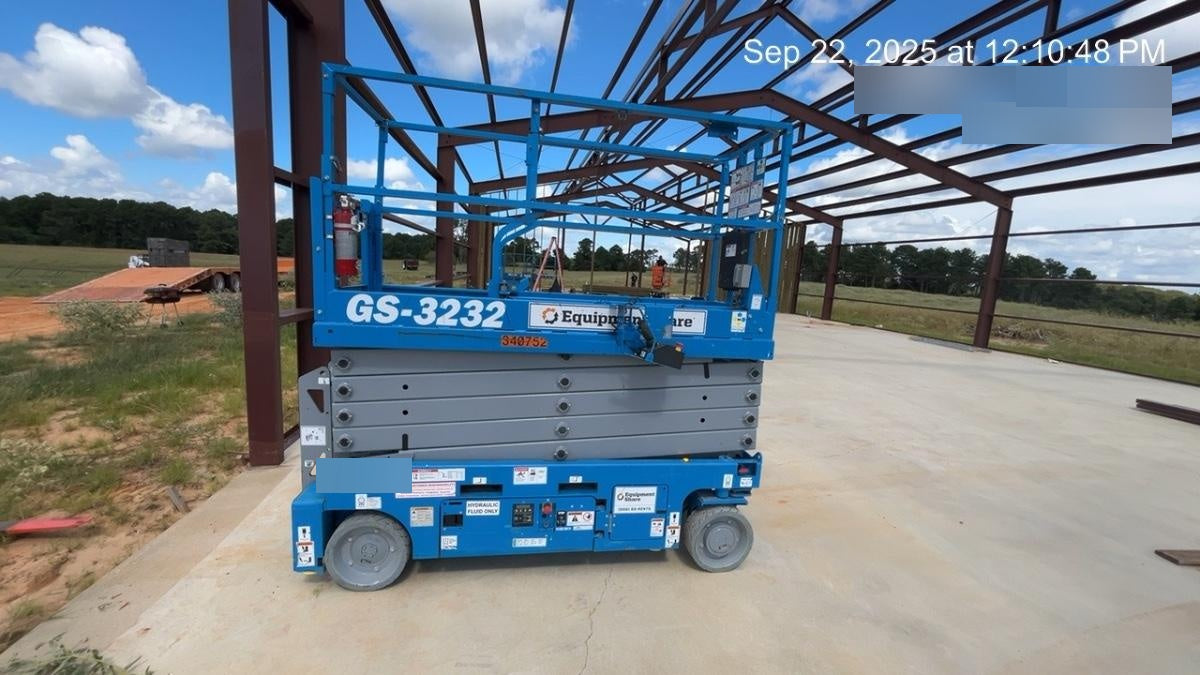 2023 GENIE GS-3232