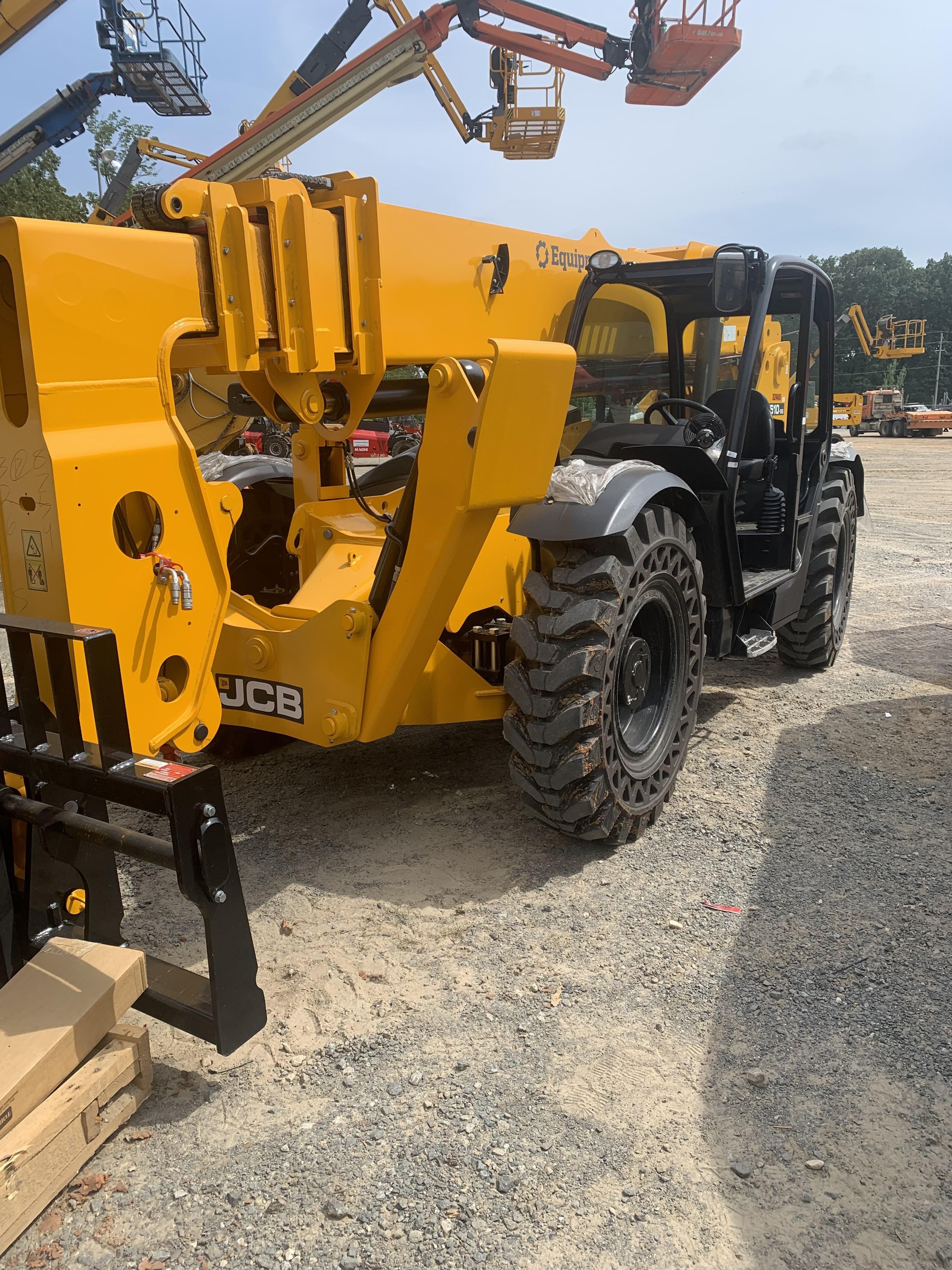2023 JCB 510-56