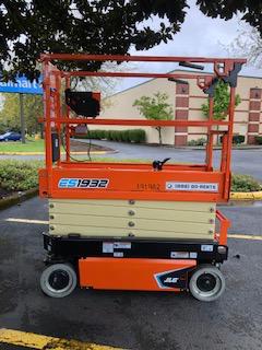 2021 JLG ES1932