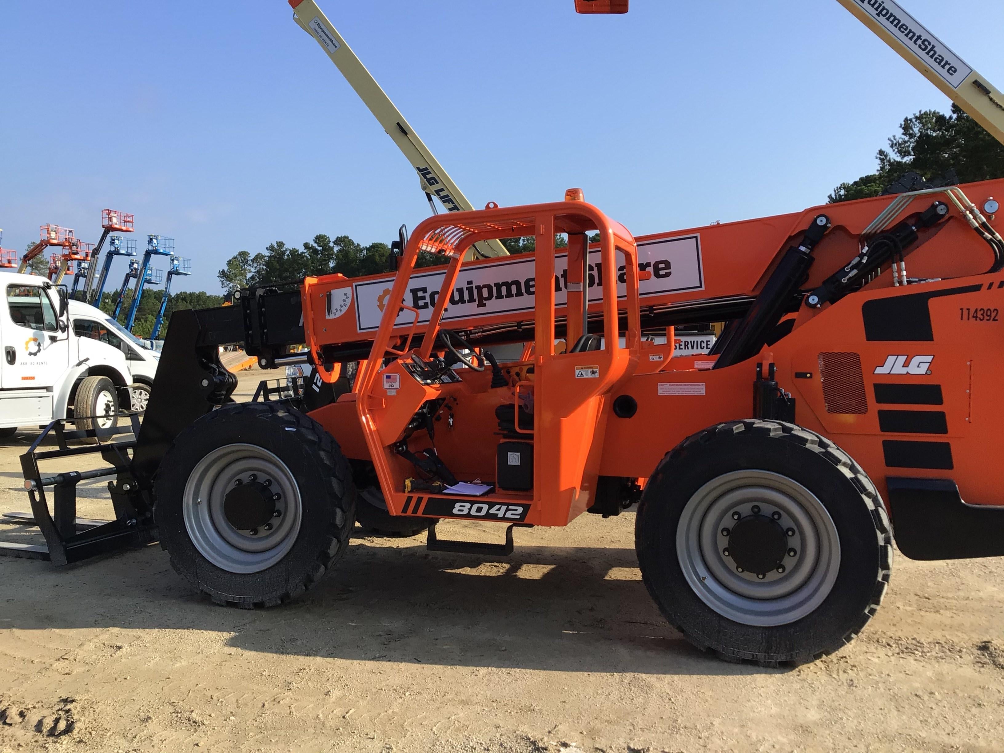 2020 Skytrak 8042 74 Hp, FF Tires, Work Lights, Beacon, Aux Hydraulics, Back up Alarm, Lifting Eye, ES Decals