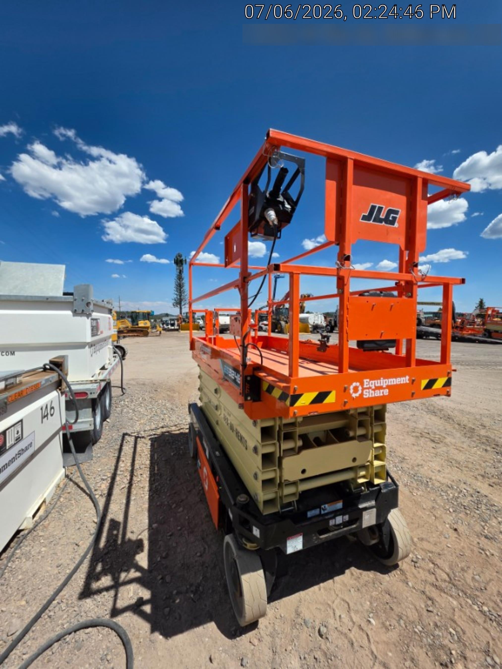 2025 JLG ES3246