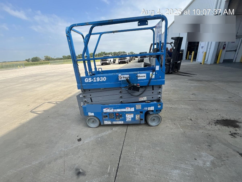 2019 Genie GS-1930 Fixed rails with chain Entry