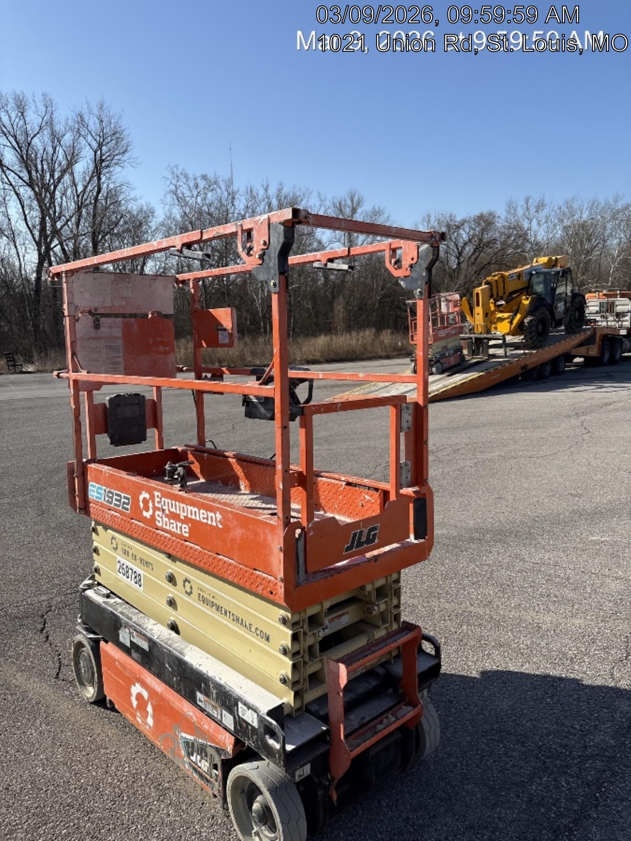 2022 JLG ES1932