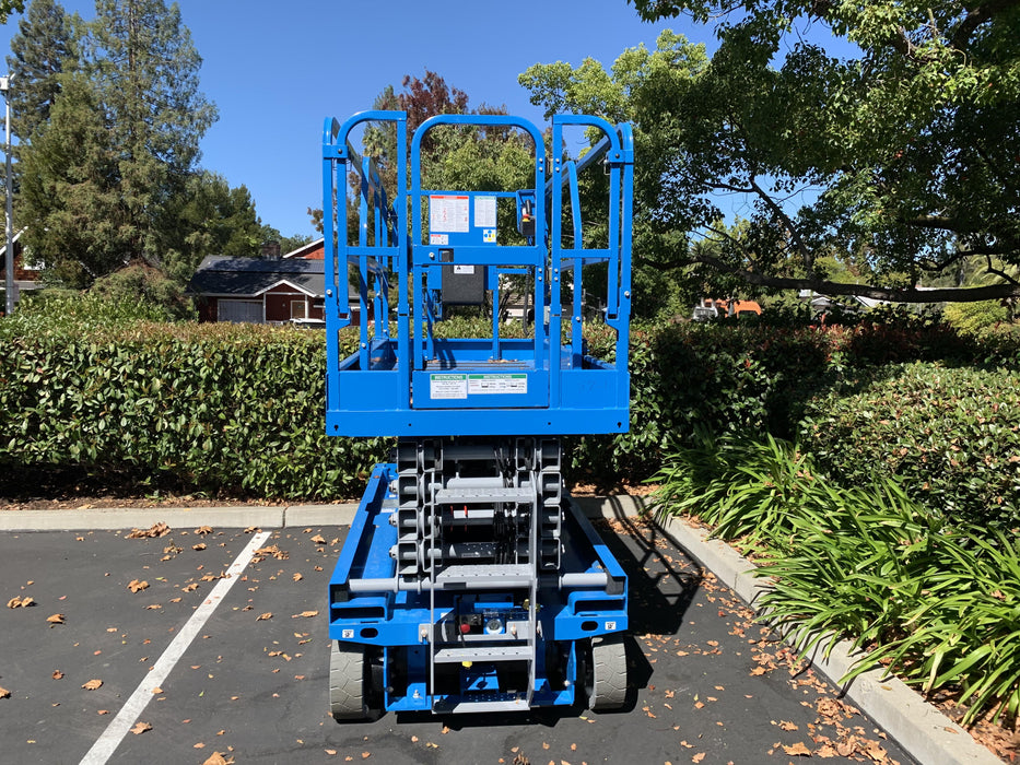 2020 Genie GS-3246 Standard, Folding full height swing gate, 800W Inverter