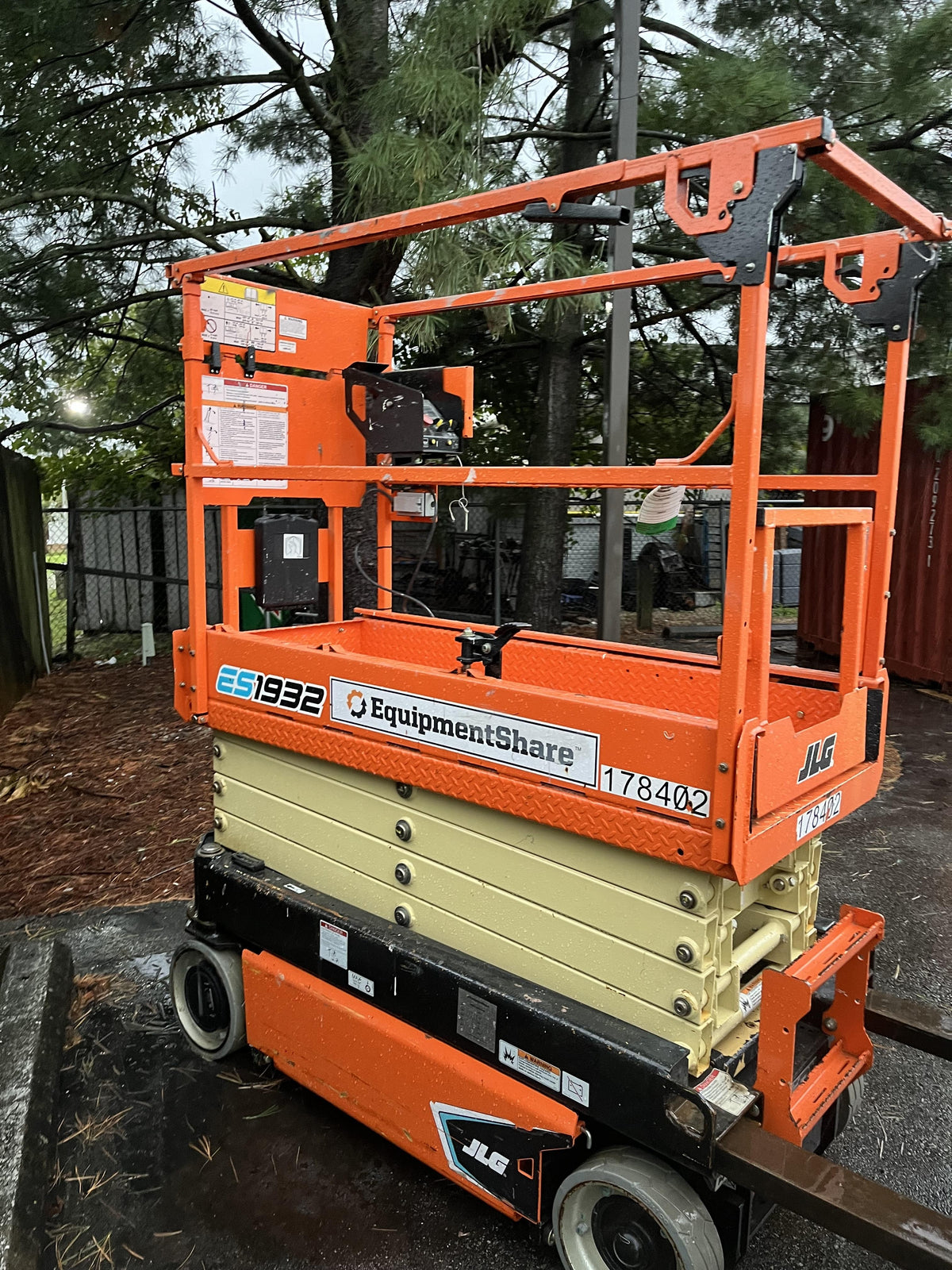 2021 JLG ES1932