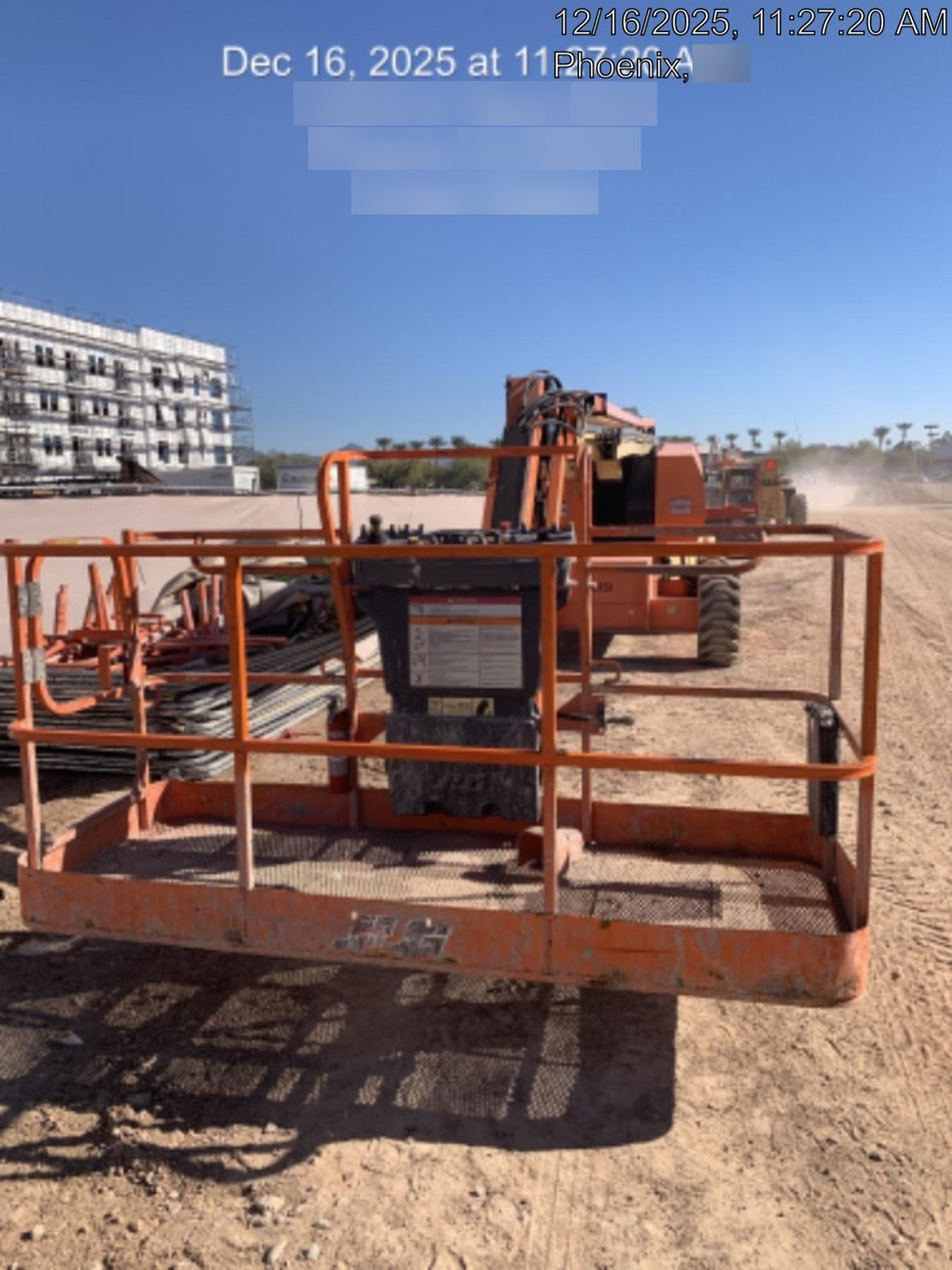 2017 JLG 660SJ