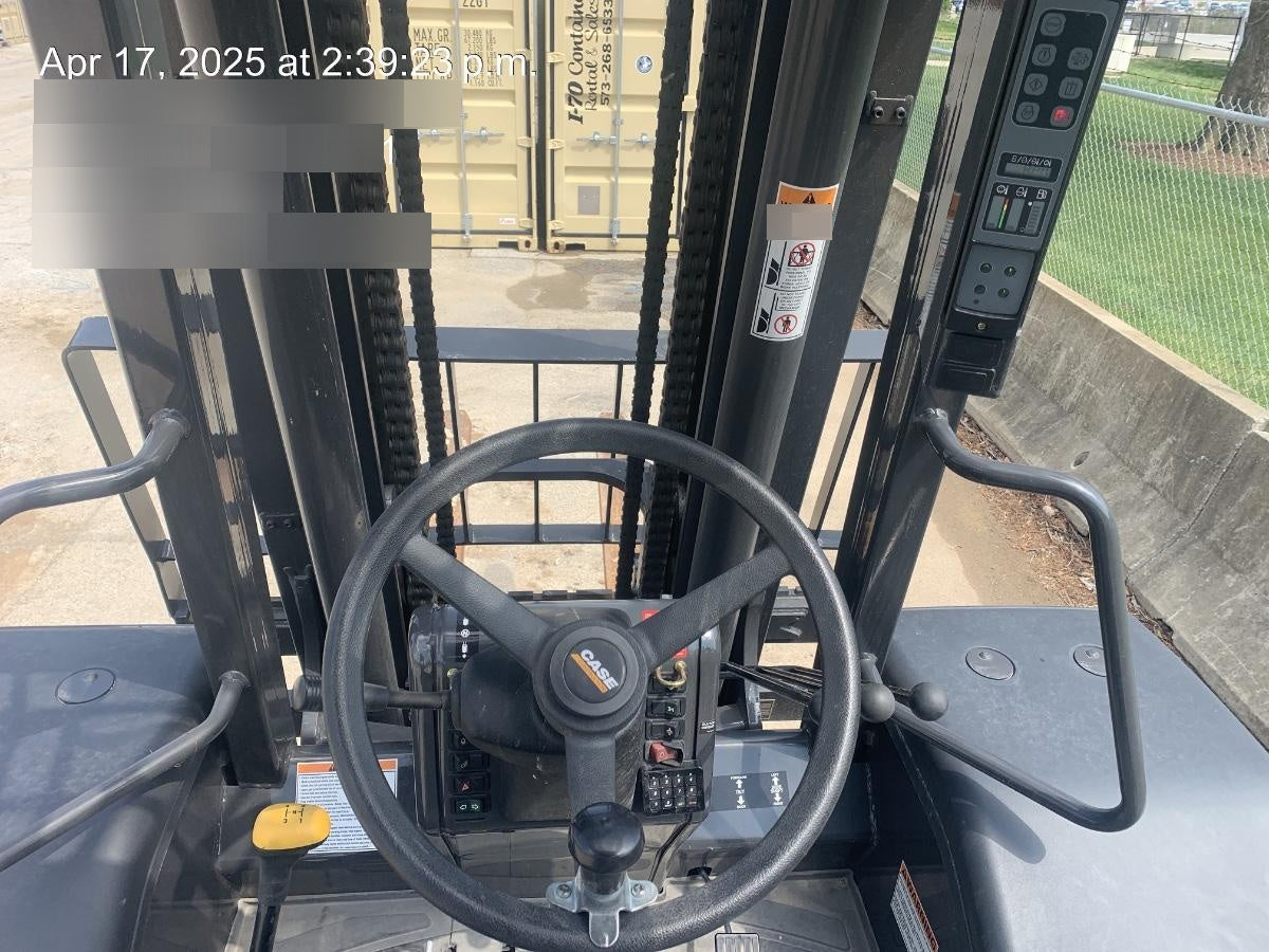 2023 CASE 588H