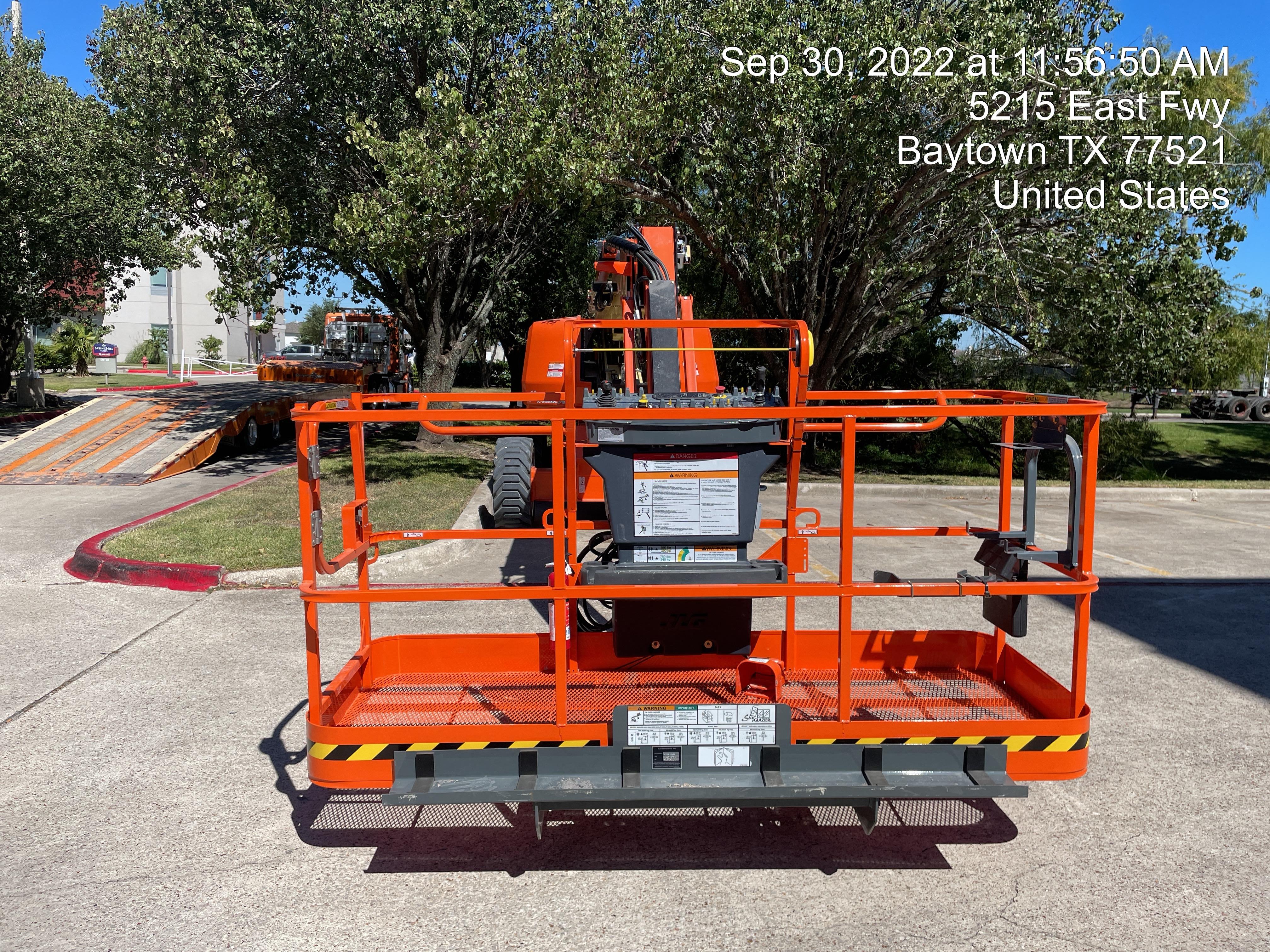 2022 JLG 660SJ