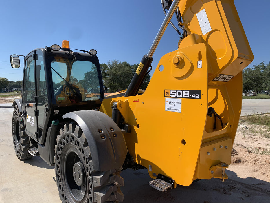 2020 JCB 509-42 Cab/Heat/Air, Solid Tires, Work Lights, Beacon, Aux Hydraulics, Back up Alarm, Lifting Eye, ES Decals