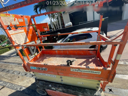 2022 JLG ES1932