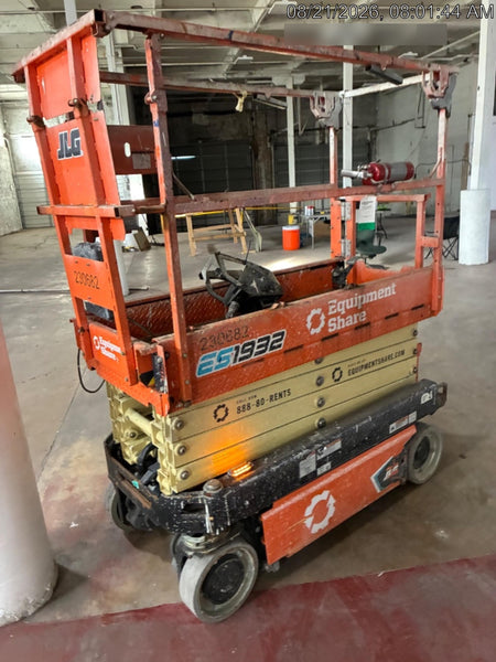 2022 JLG ES1932