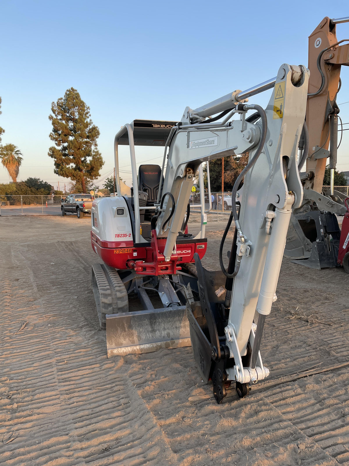 2022 TAKEUCHI TB235-2R