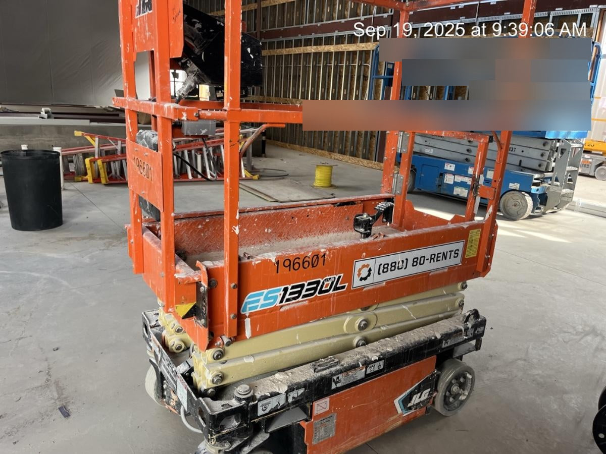 2021 JLG ES1330L
