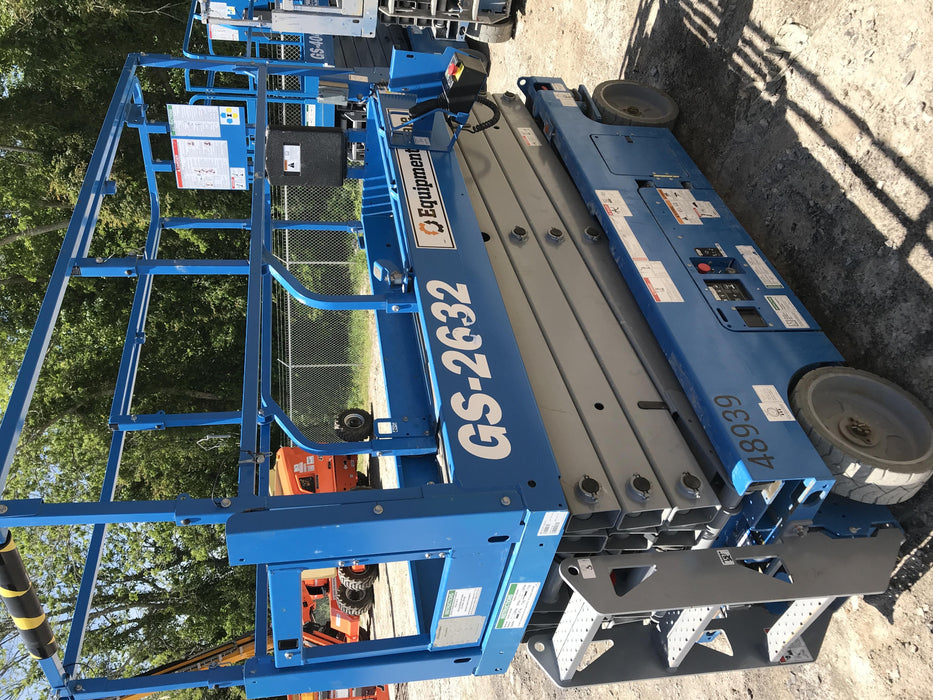 2019 Genie GS-2632 Folding rails with half height swing gate