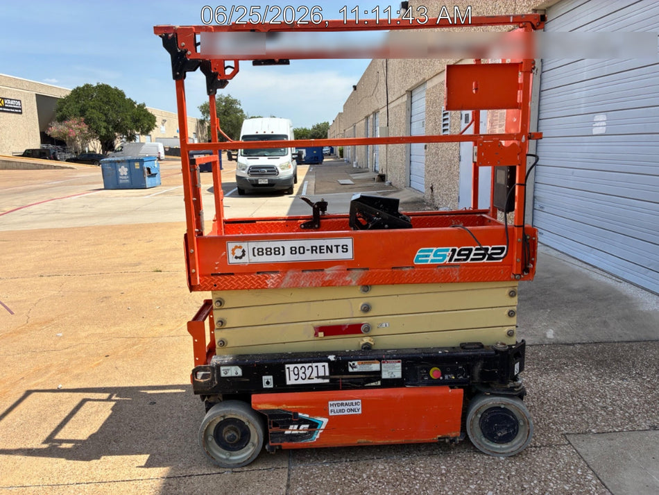 2021 JLG ES1932