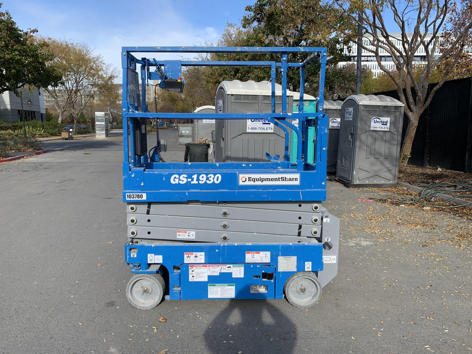 2020 Genie GS-1930 Solid Non Marking Tires, Beacon, Folding rails with half height swing gate, 800W Inverter