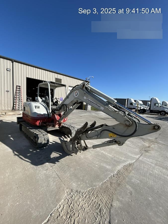 2021 TAKEUCHI TB250-2