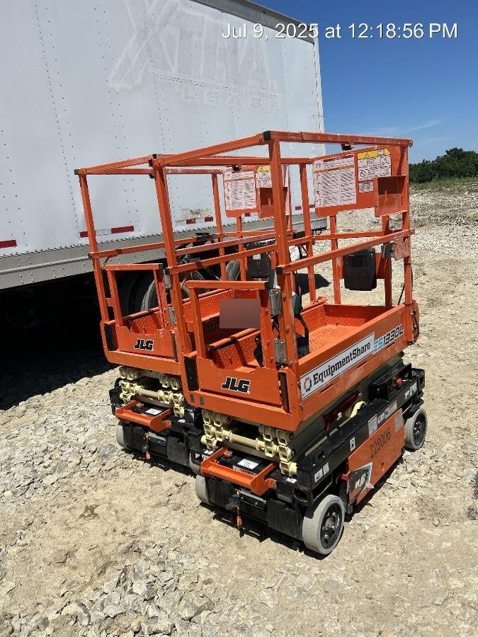 2022 JLG ES1330L