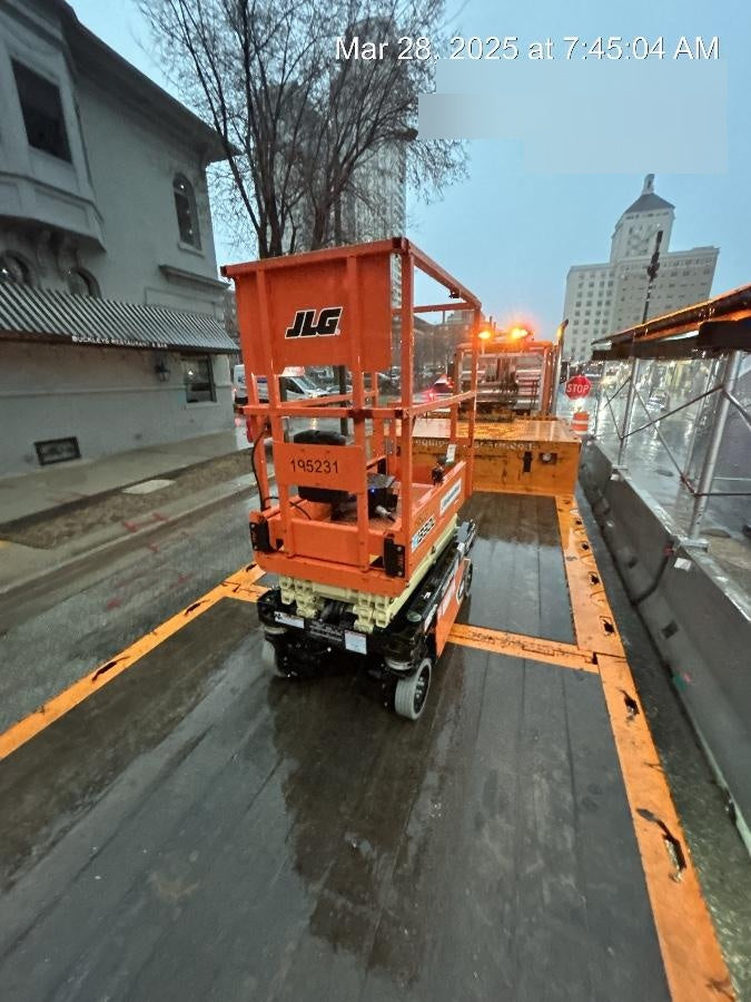2021 JLG ES1330L