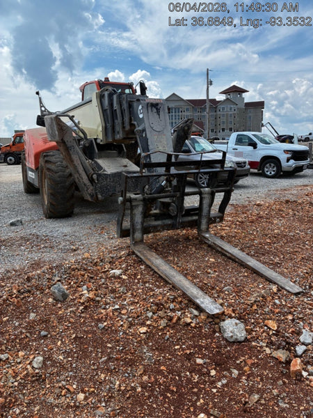 2022 JLG 1075