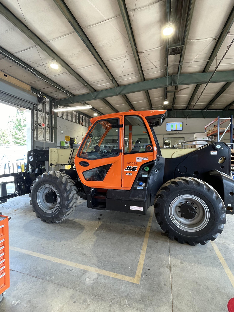 2022 JLG 1732